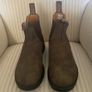 Blundstone 585 Chelsea boots in rustic brown. Size Aus 4/ US 7